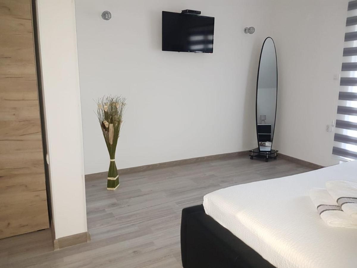 Apartmani Brigita Korenica Εξωτερικό φωτογραφία